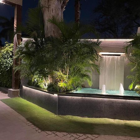 Kingston Resort Kanpur Exteriör bild
