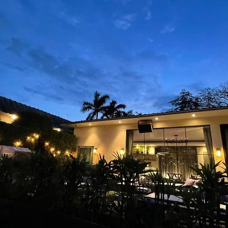 Kingston Resort Kanpur Exteriör bild