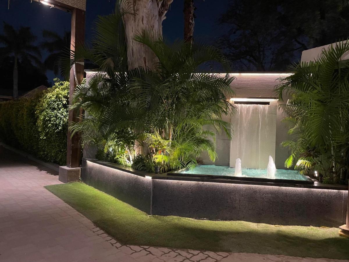 Kingston Resort Kanpur Exteriör bild