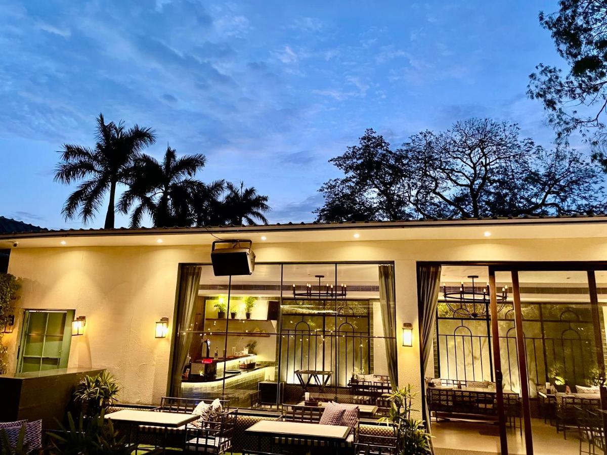 Kingston Resort Kanpur Exteriör bild