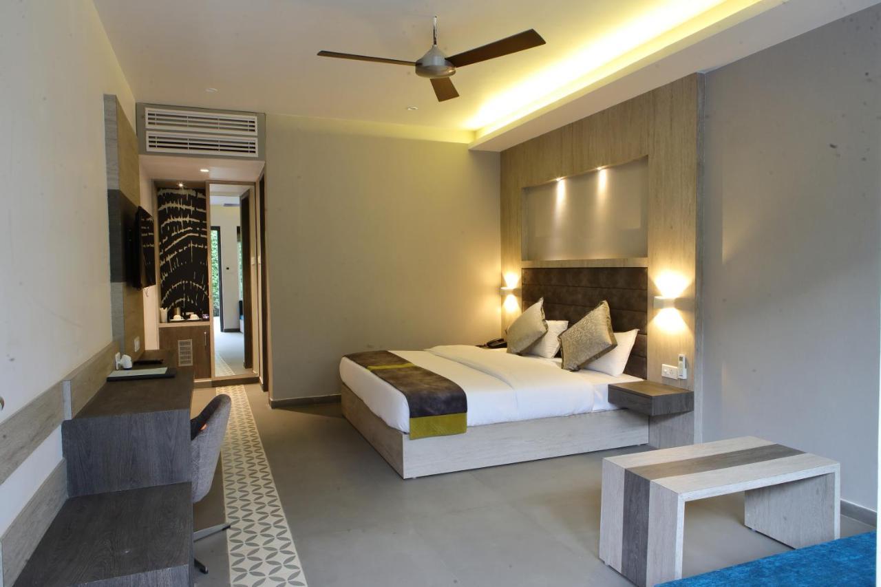 Kingston Resort Kanpur Exteriör bild
