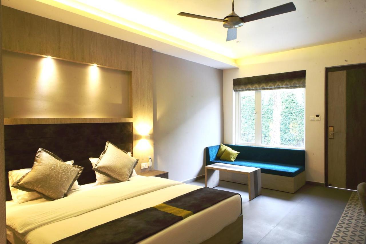 Kingston Resort Kanpur Exteriör bild